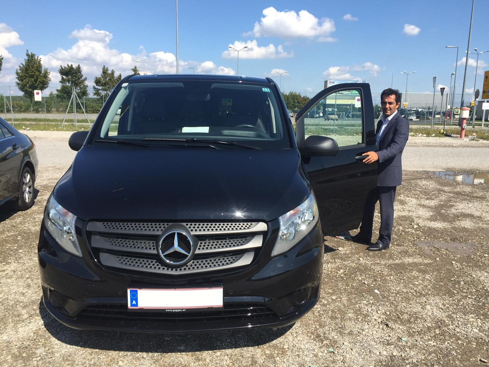 Minibus mit Lenker in Wien mieten